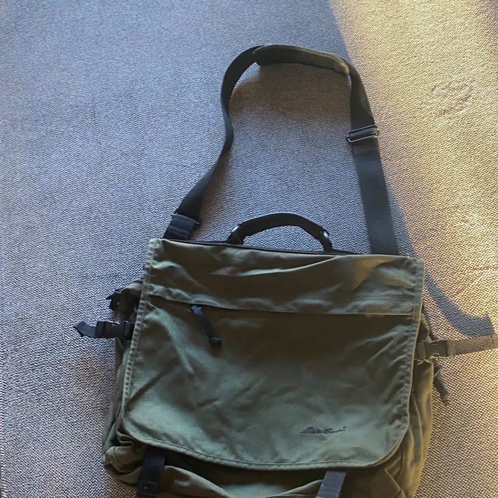 Eddie Bauer Olive Men's Messenger Bag Laptop Bag Expandable - Picture 2 of 8